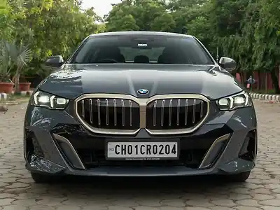 2025 बीएमडब्ल्यू 5 सीरीज़ 530Li Petrol 2.0L Turbo Automatic 1