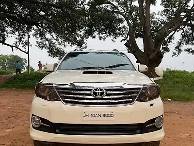 2014 टोयोटा फ़ॉर्च्यूनर 3.0 4x4 ऑटोमैटिक 1 2014 टोयोटा फ़ॉर्च्यूनर 3.0 4x4 ऑटोमैटिक 1