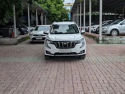 2022 Mahindra XUV700 AX 7 Diesel AT AWD Luxury Pack 7 STR [2021] 1