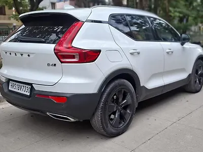 2019 Volvo XC40 D4 R-Design