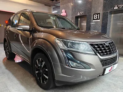 2020 Mahindra XUV500 W11 [2018-2020] 1