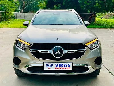 2025 Mercedes-Benz GLC 220d 4MATIC 1