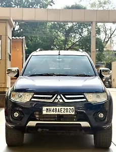 2015 Mitsubishi Pajero 2.5 AT 1 2015 Mitsubishi Pajero 2.5 AT 1