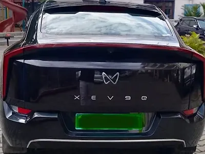 2025 Mahindra XEV 9e Pack Three 79.0 kWh 11.2kW Charger