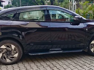 2025 Mahindra XEV 9e Pack Three 79.0 kWh 11.2kW Charger