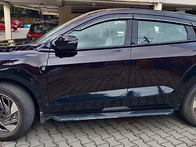 2025 Mahindra XEV 9e Pack Three 79.0 kWh 11.2kW Charger