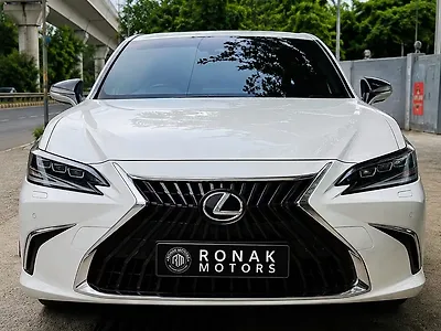 2025 Lexus ES 500e 300h Luxury 1