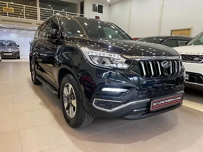 2019 Mahindra Alturas G4 4WD AT