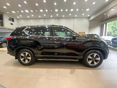 2019 Mahindra Alturas G4 4WD AT