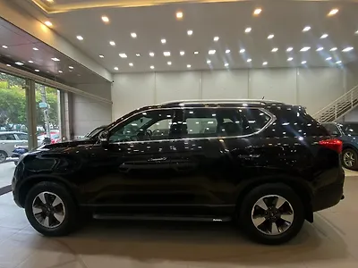 2019 Mahindra Alturas G4 4WD AT
