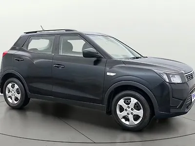 2023 Mahindra XUV300 W6 1.2 Petrol 1