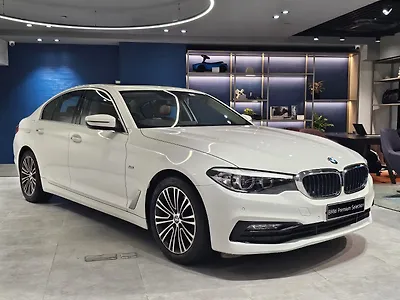 2017 BMW 5-Series 530i Sport Line 1