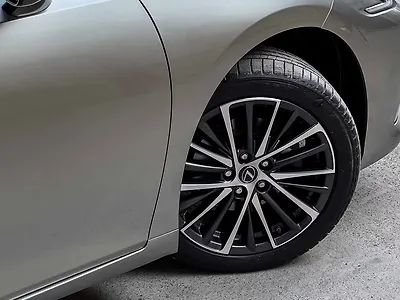 2022 Lexus Old Generation ES 2018 300h Luxury