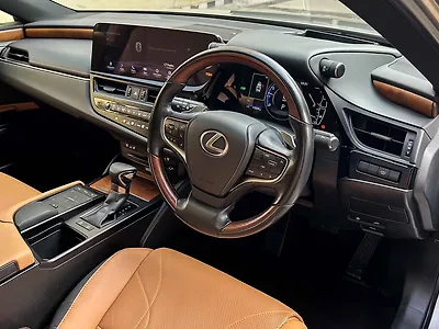 2022 Lexus Old Generation ES 2018 300h Luxury