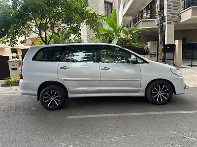 2013 Toyota Innova 2.5 VX 8 STR BS-III