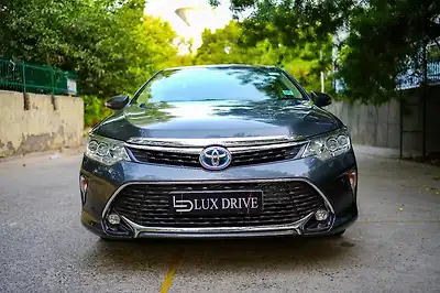 2017 Toyota Camry Hybrid 1