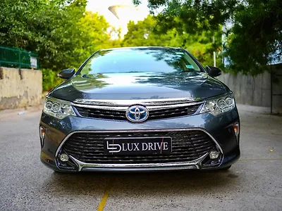2017 Toyota Camry Hybrid 1