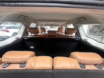 2018 Mahindra XUV500 W11 AT