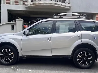 2018 Mahindra XUV500 W11 AT