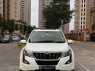 2021 महिंद्रा XUV500 w11 ऑप्शनल 1
