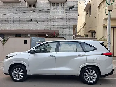 2024 Toyota Innova Hycross VX (O) Hybrid (Electric + Petrol) Automatic (e-CVT) 7 STR
