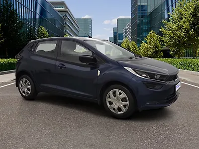 2023 Tata Altroz XM Plus Petrol 1