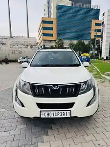 2015 महिंद्रा XUV500 w10 1