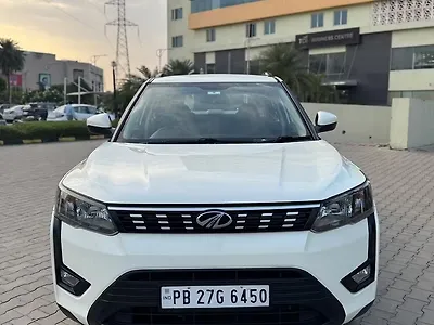 2021 Mahindra XUV300 W6 1.2 Petrol AMT [2021] 1
