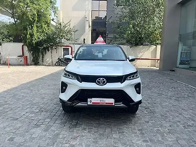 2023 Toyota Fortuner 4X2 2WD Diesel Turbo Automatic Dual Tone 1