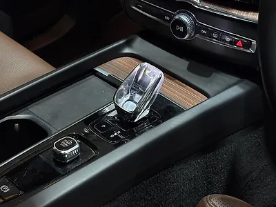 2023 Volvo XC60 B5 Ultimate