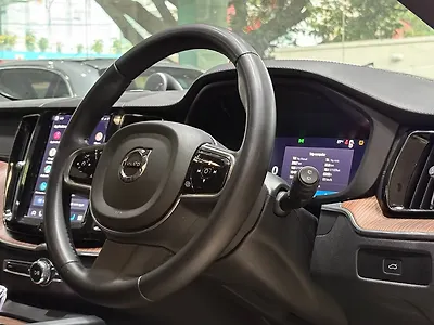 2023 Volvo XC60 B5 Ultimate