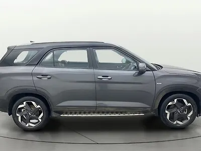 2022 Hyundai Alcazar Signature (O) 6 STR 2.0 Petrol AT