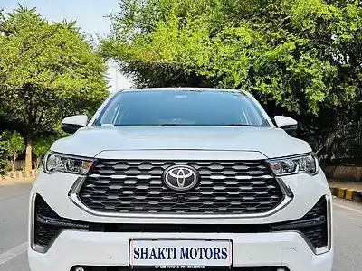 2026 टोयोटा इनोवा हायक्रॉस VX Hybrid (Electric + Petrol) Automatic (e-CVT) 8 STR Platinum White Pearl 1