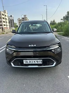 2022 Kia Carens Prestige Plus 1.4 Petrol MT 7 STR 1 2022 Kia Carens Prestige Plus 1.4 Petrol MT 7 STR 1