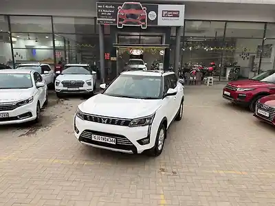 2024 महिंद्रा XUV300 w8 1.2 पेट्रोल 1