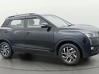 2023 Mahindra XUV300 W8 (O) 1.2 Petrol 1