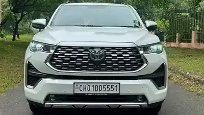 2026 टोयोटा इनोवा हायक्रॉस ZX Hybrid (Electric + Petrol) Automatic (e-CVT) 7 STR Platinum White Pearl 1 2026 टोयोटा इनोवा हायक्रॉस ZX Hybrid (Electric + Petrol) Automatic (e-CVT) 7 STR Platinum White Pearl 1