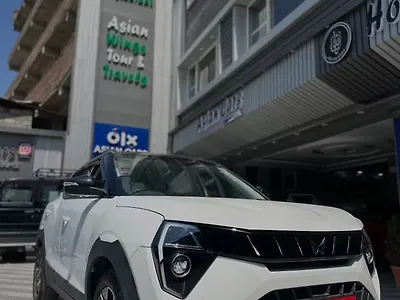 2025 Mahindra XUV 3XO AX7 Diesel 1.5L Turbo Automatic (AMT) Dual Tone 1