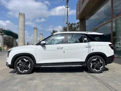 2022 Hyundai Alcazar Platinum (O) 7 Seater 2.0 Petrol AT