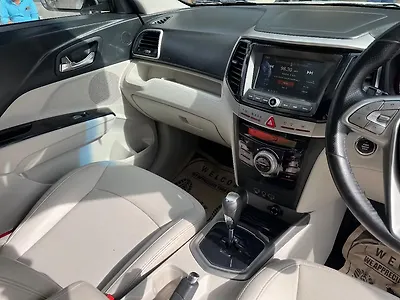 2020 Mahindra XUV300 W8 (O) 1.5 Diesel AMT