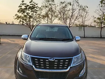 2018 Mahindra XUV500 W11 [2018-2020] 1