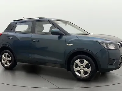 2022 Mahindra XUV300 W6 1.2 Petrol AMT [2021] 1