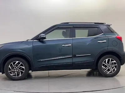 2022 Mahindra XUV300 W8 (O) 1.2 Petrol AMT