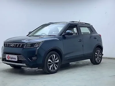 2021 Mahindra XUV300 W8 (O) 1.2 Petrol AMT [2021] 1