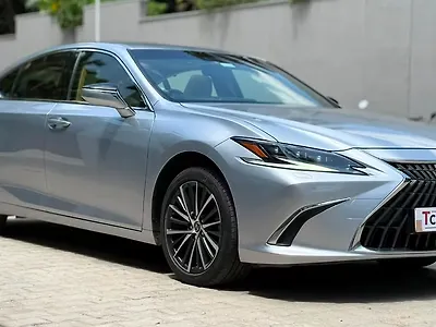 2023 Lexus Old Generation ES 2018 300h Luxury