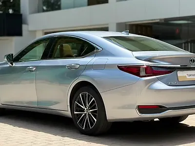2023 Lexus Old Generation ES 2018 300h Luxury