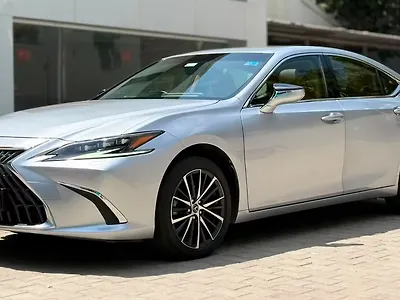 2023 Lexus Old Generation ES 2018 300h Luxury
