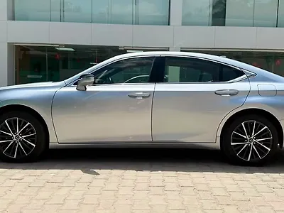 2023 Lexus Old Generation ES 2018 300h Luxury