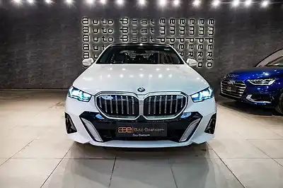 2026 बीएमडब्ल्यू 5 सीरीज़ 530Li Petrol 2.0L Turbo Automatic Aluminium Satinated 1 2026 बीएमडब्ल्यू 5 सीरीज़ 530Li Petrol 2.0L Turbo Automatic Aluminium Satinated 1