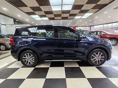 2021 Mahindra Old Generation XUV700 AX 7 Petrol AT Luxury Pack 7 STR